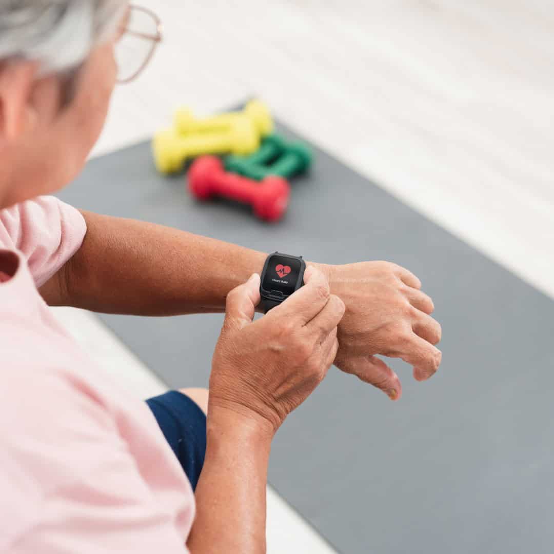 Women exercising wearing On the Go smartwatch Women exercising wearing On the Go smartwatch